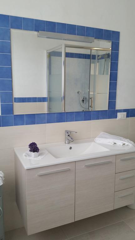 Apartment Iseo Lake Sale Marasino Værelse billede